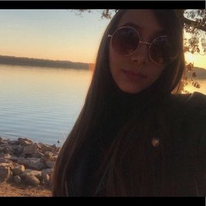 Meet your Posher, Valeria